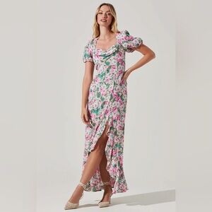 Dayanara Dress in Green & Pink Floral
ASTR THE LABEL